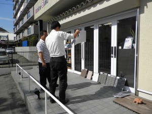 建築現場のお客様との打合せ風景の一コマ